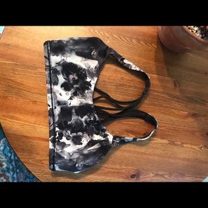 Free to be Zen Lululemon Sport Bra Size 4